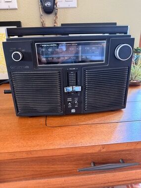 Vintage Radio Shack “Realistic” Portable AM/FM Stereo Radio